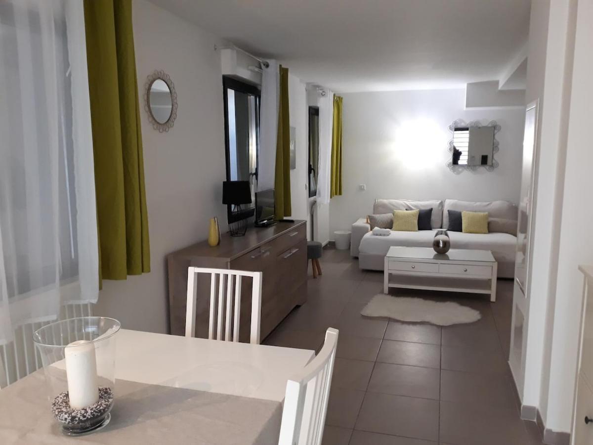 Grand - Proche Place De La Comedie Appartement